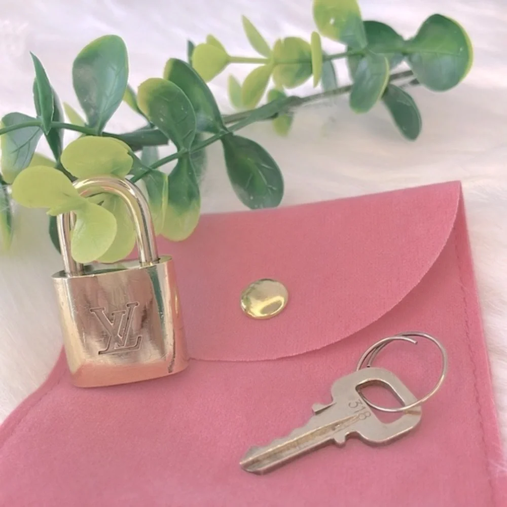 Louis Vuitton Padlock and‎ Key # 318